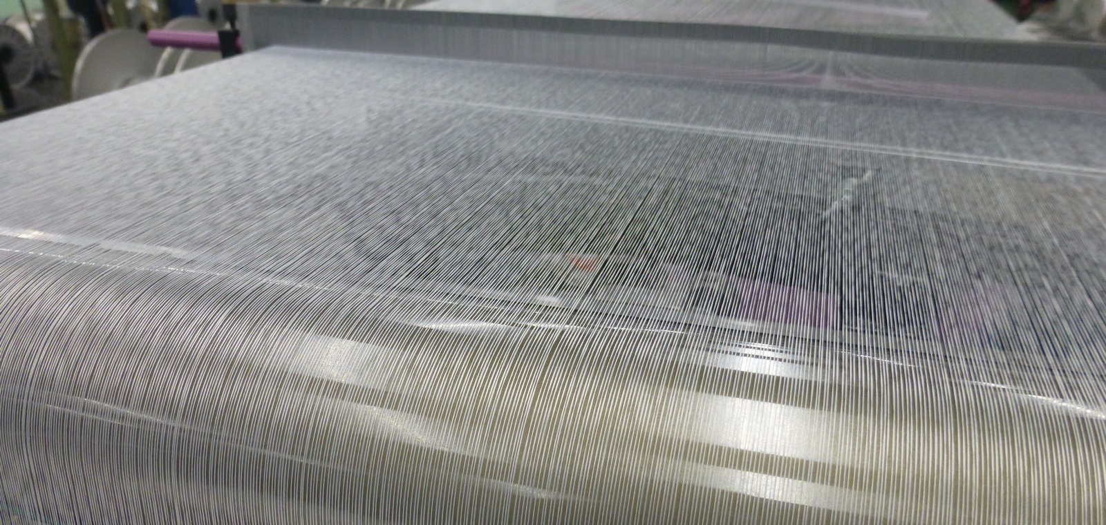 糸と人が織りなすクリエーション 私たちは経編生地メーカーです